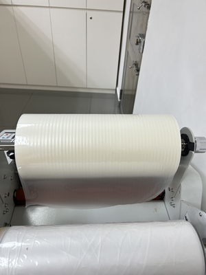 Dobra cena. Folia ochronna BOPP o wysokiej przejrzystości do druku i pakowania w Internecie