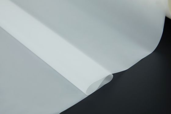 Dobra cena. Zaprojektowany w celu ochrony papieru przed ścieraniem i zabrudzeniem, poprawia również odczucie dotyku i trwałość produktów drukowanych w Internecie