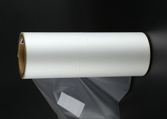Good price Folia odporna na zarysowania do pakowania o szerokości 1120 mm, folia do laminowania termicznego BOPP zapobiegająca zadrapaniom 22-milimetrowa w Internecie