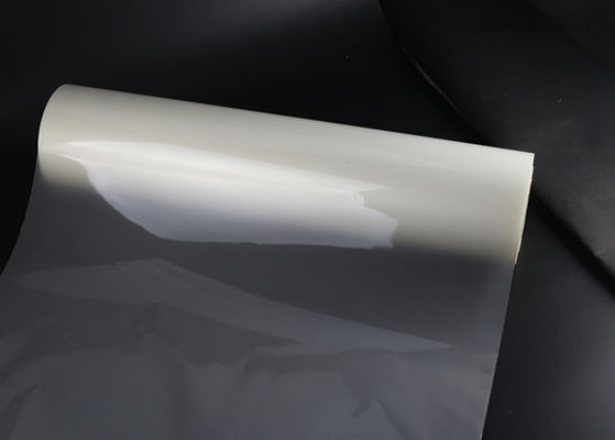 Good price 1920 mm Szerokość 25 mm Czuło 30mic Glossy Multiple Extrusion PET Thermal Laminating Film w Internecie
